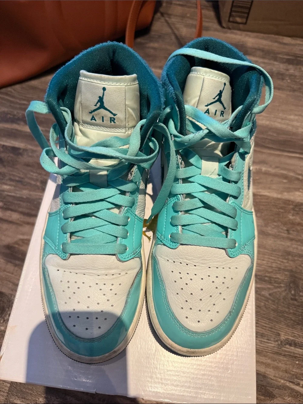 Air Jordan 1 Mid SE